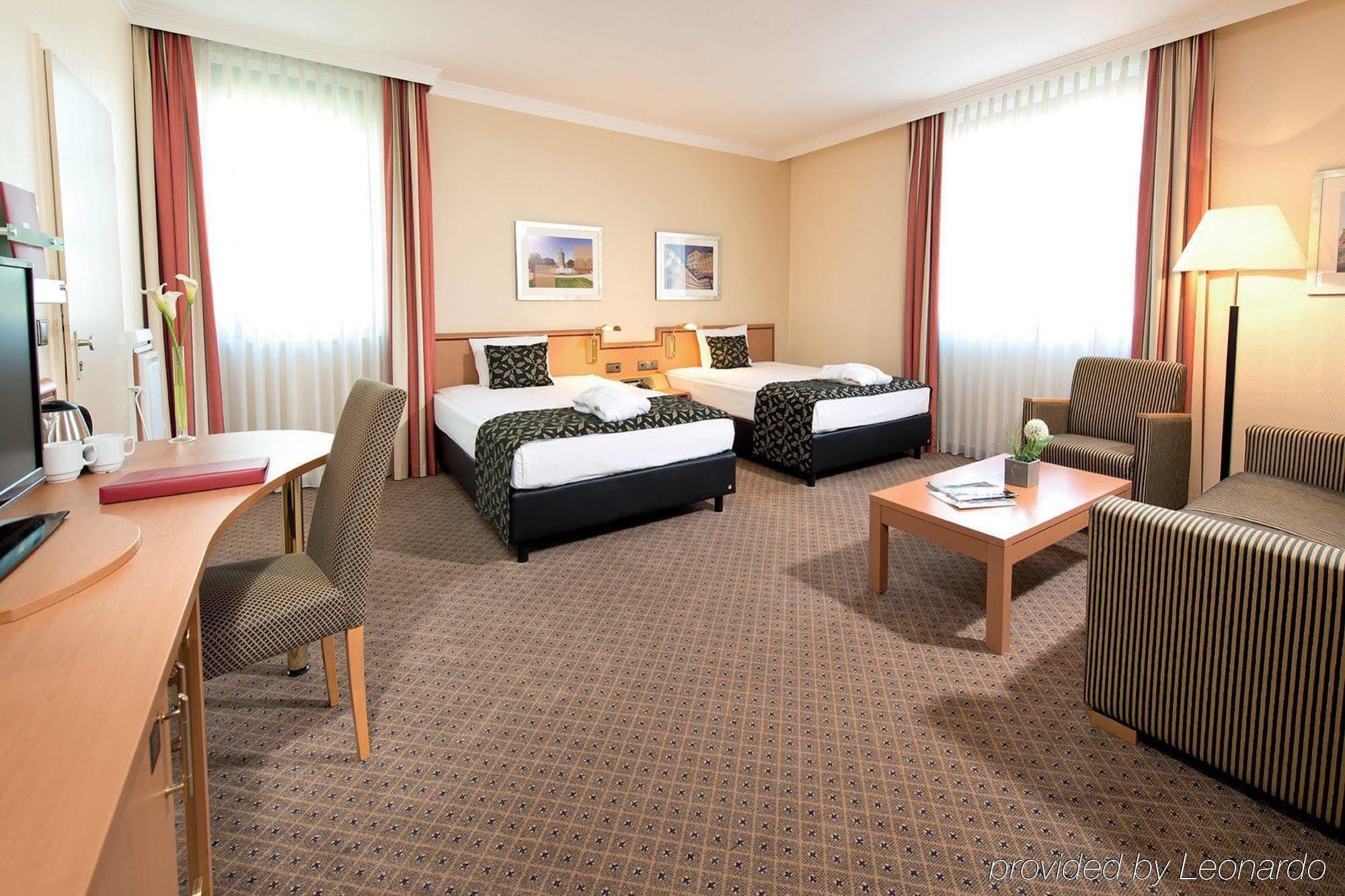 Leonardo Center 4*