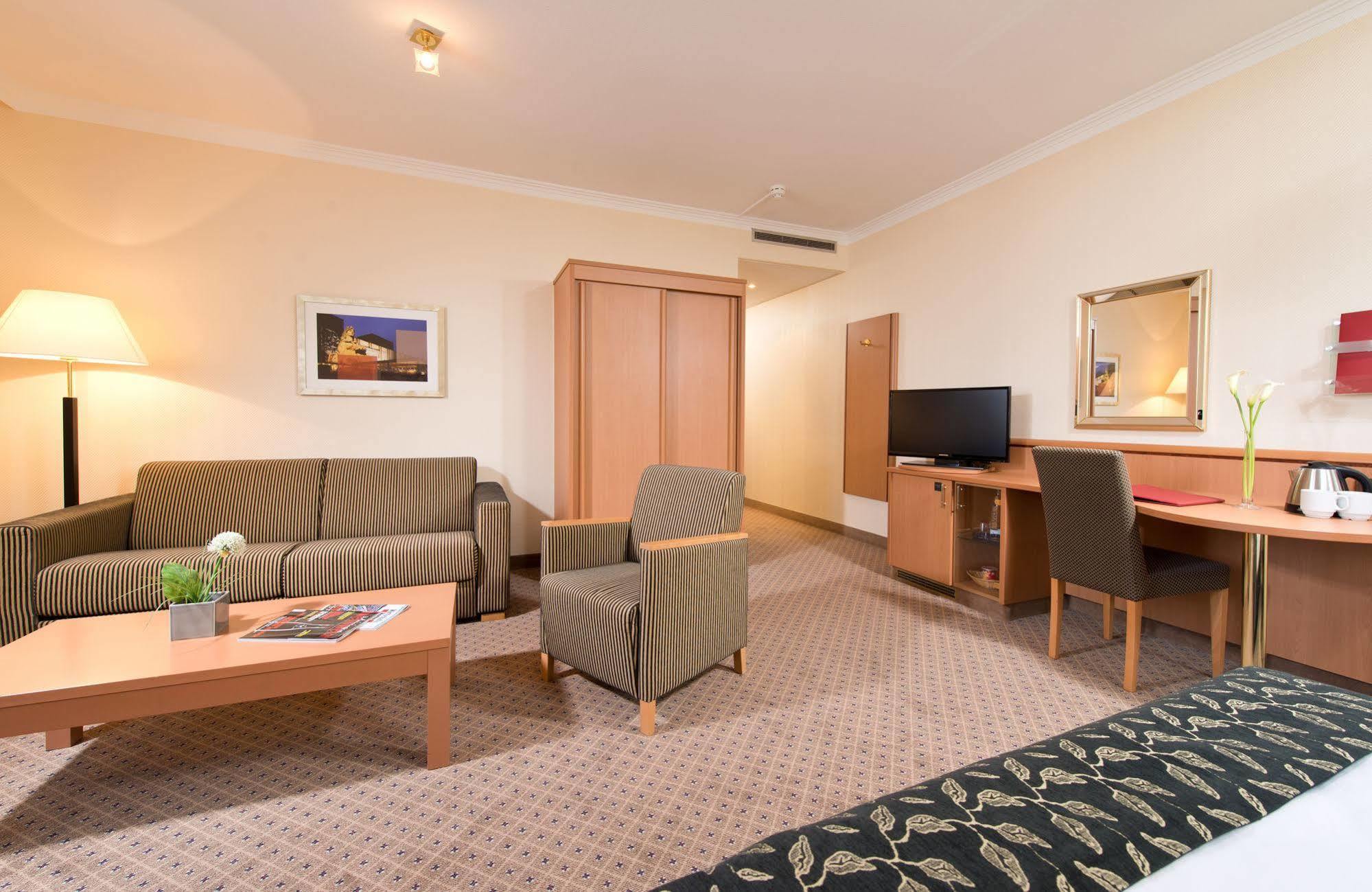 Leonardo Center 4*