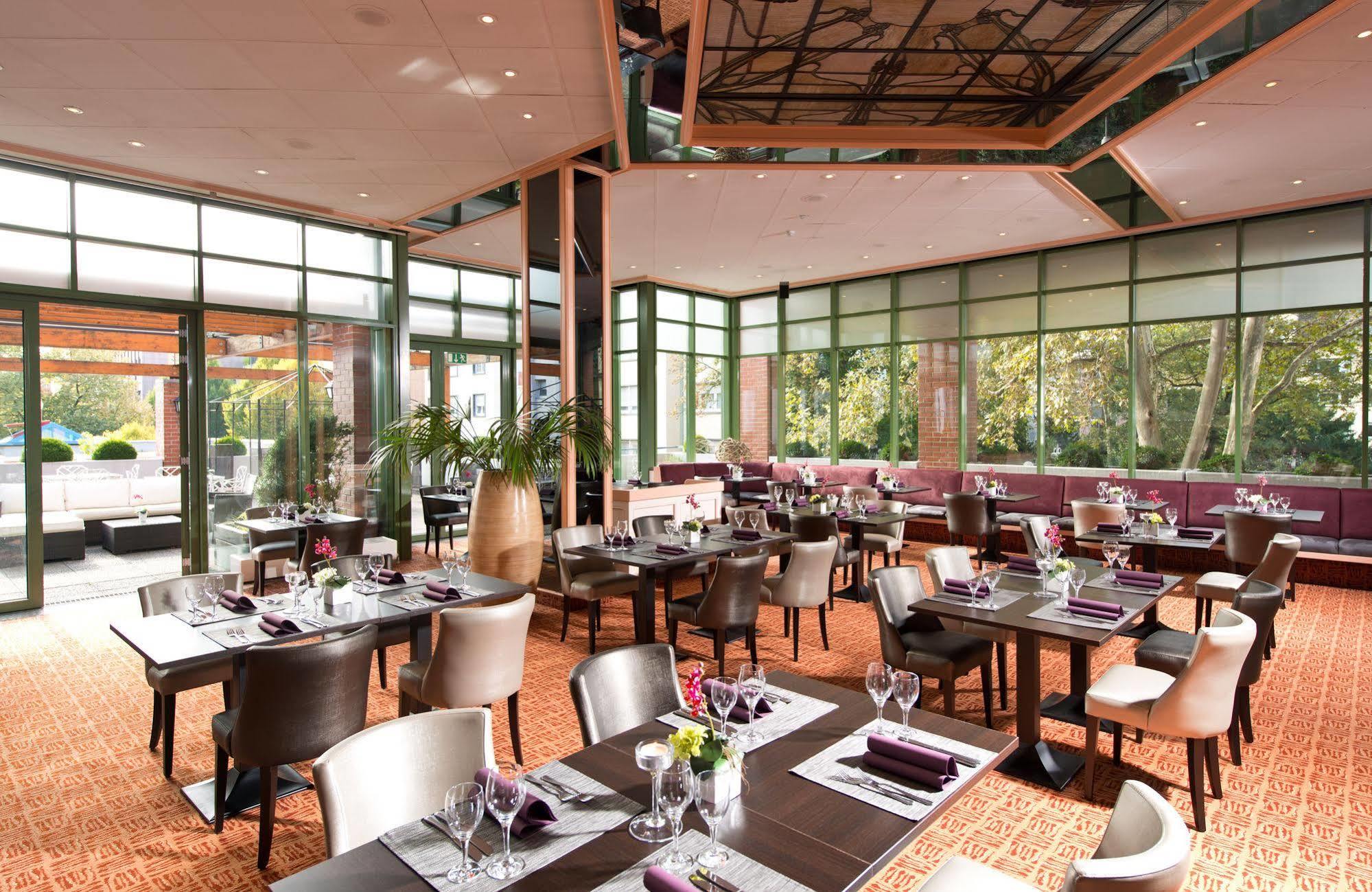 Отель Leonardo Center 4*
